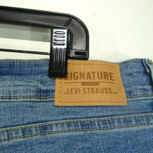 Levi's Signature Mid-rise Capri SIZE 22 STRETCH - Picture 5 of 8